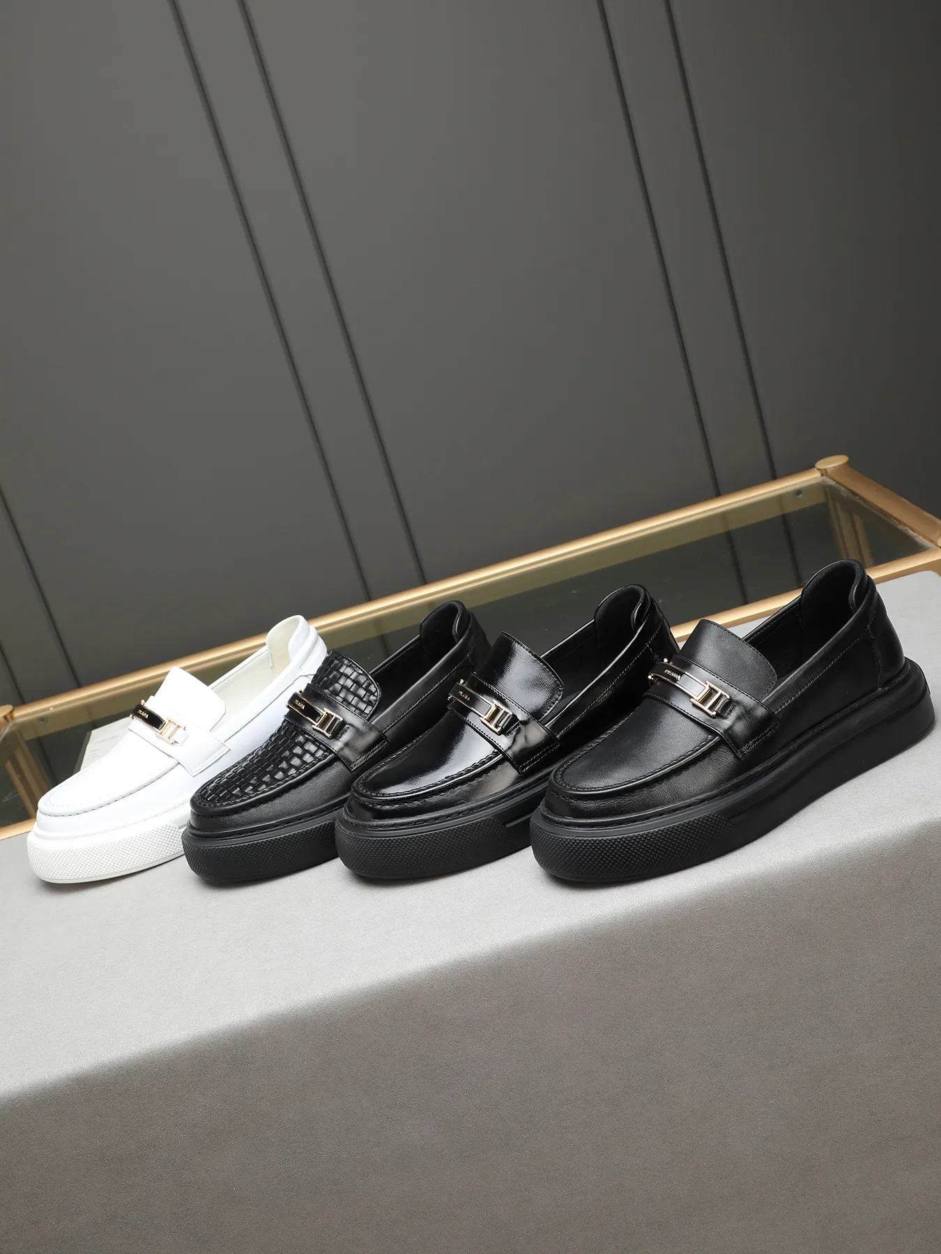 Men's Men's Shoes 💰500 Prada/Prada Men's new casual shoes, this upper is made of imported calfskin + sheep lining! The outsole is made of non-slip foam outsole, which feels good on your feet and is a fashionable and stylish item!  Size: 38-44 (45 customized)